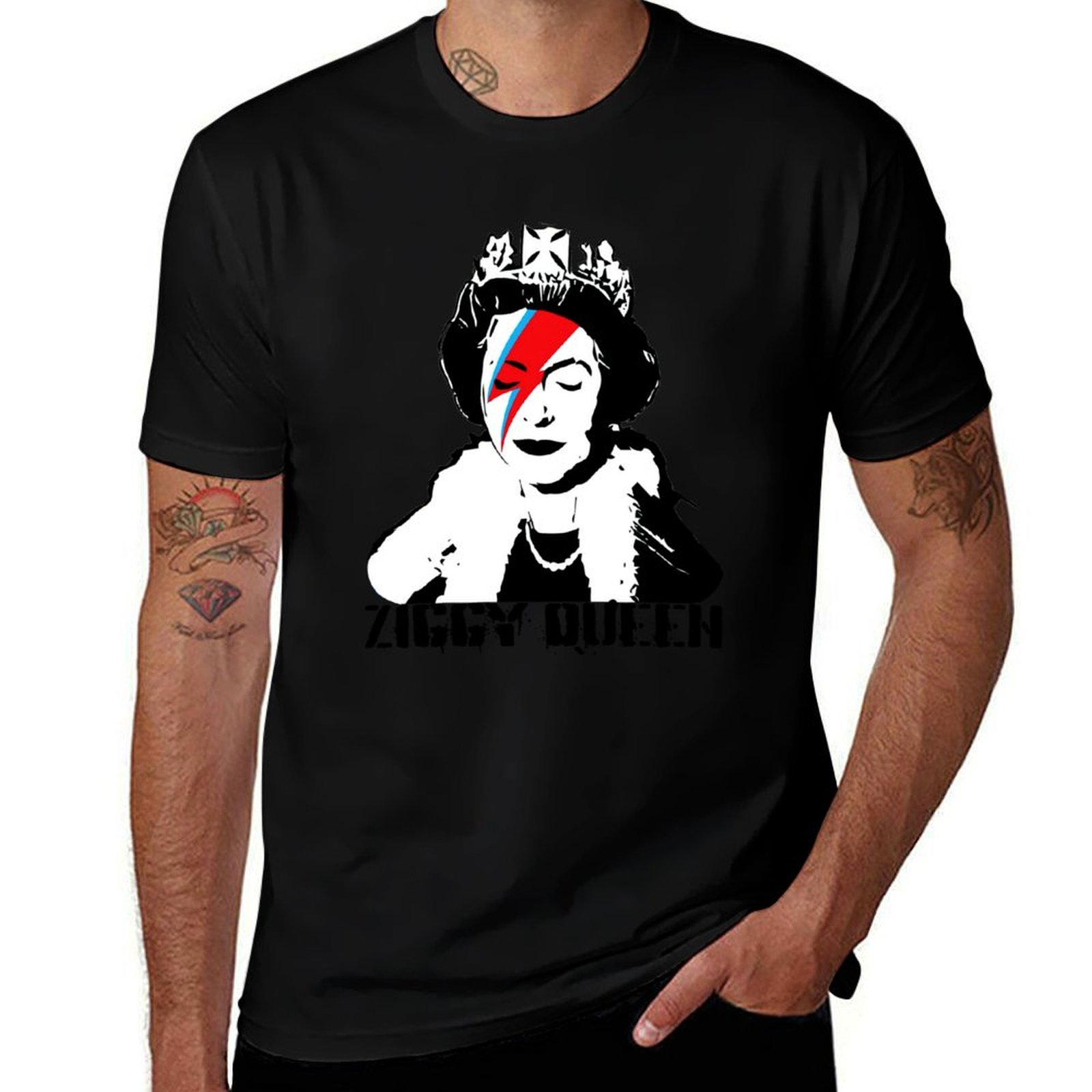 Queen Street Fashion - เสื้อยืดลายพิมพ์ตัวอักษรแฟชั่น ลายควีนเอลิซาเบธ ซิกกี้ ควีน แบงก์ซีย์ สตรีทป๊อปอาร์ต